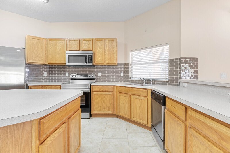 FULLY FENCED, SPACIOUS 3/2/2 ON A CUL DE SAC IN POPULAR LEHIGH WOODS property image