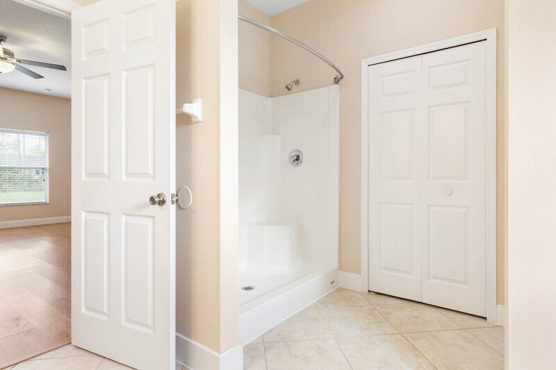 FULLY FENCED, SPACIOUS 3/2/2 ON A CUL DE SAC IN POPULAR LEHIGH WOODS property image