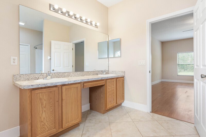 FULLY FENCED, SPACIOUS 3/2/2 ON A CUL DE SAC IN POPULAR LEHIGH WOODS property image