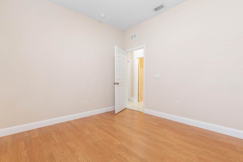 FULLY FENCED, SPACIOUS 3/2/2 ON A CUL DE SAC IN POPULAR LEHIGH WOODS property image