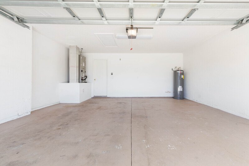 FULLY FENCED, SPACIOUS 3/2/2 ON A CUL DE SAC IN POPULAR LEHIGH WOODS property image