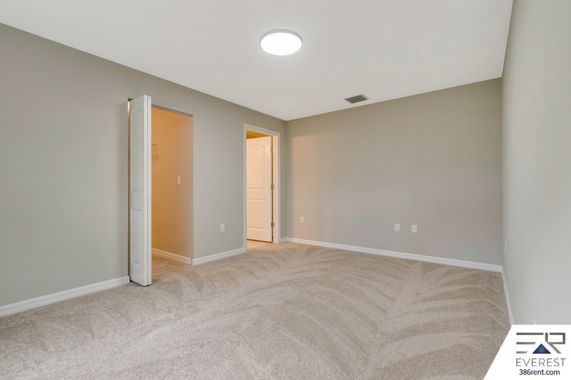 FULLY FENCED 4/3/2 IN DESIRABLE SEMINOLE WOODS property image