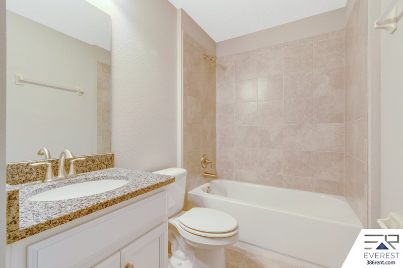 FULLY FENCED 4/3/2 IN DESIRABLE SEMINOLE WOODS property image