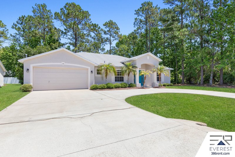 SPACIOUS 3+DEN/2/2 IN DESIRABLE LEHIGH WOODS property image