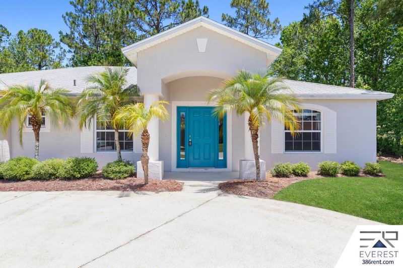 SPACIOUS 3+DEN/2/2 IN DESIRABLE LEHIGH WOODS property image