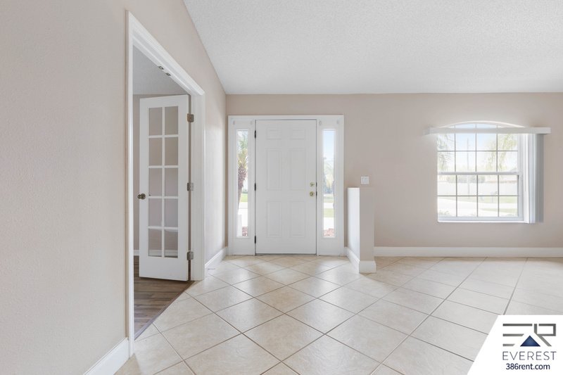 SPACIOUS 3+DEN/2/2 IN DESIRABLE LEHIGH WOODS property image