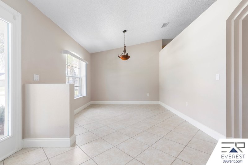 SPACIOUS 3+DEN/2/2 IN DESIRABLE LEHIGH WOODS property image