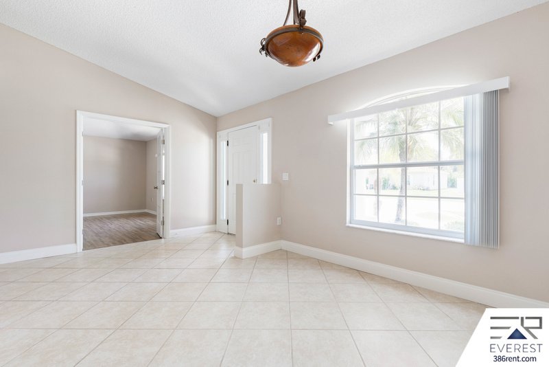 SPACIOUS 3+DEN/2/2 IN DESIRABLE LEHIGH WOODS property image