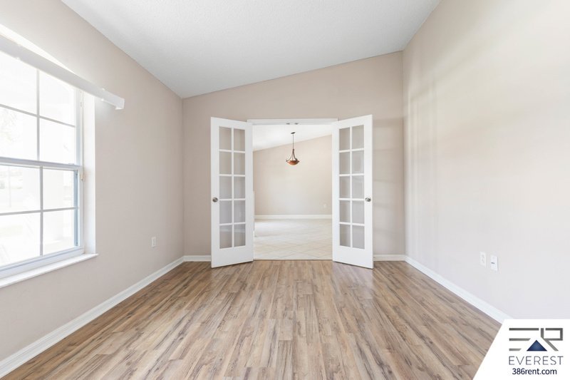 SPACIOUS 3+DEN/2/2 IN DESIRABLE LEHIGH WOODS property image