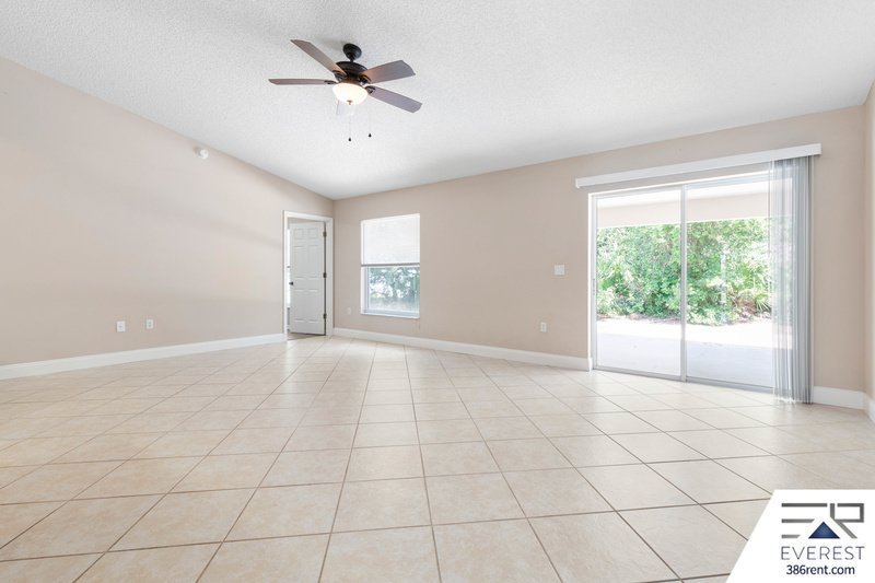 SPACIOUS 3+DEN/2/2 IN DESIRABLE LEHIGH WOODS property image