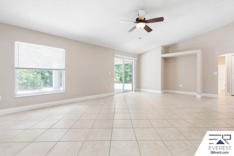 SPACIOUS 3+DEN/2/2 IN DESIRABLE LEHIGH WOODS property image