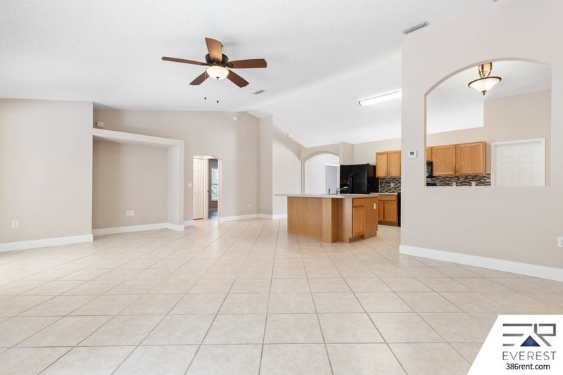 SPACIOUS 3+DEN/2/2 IN DESIRABLE LEHIGH WOODS property image