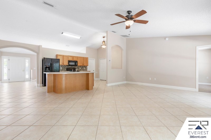 SPACIOUS 3+DEN/2/2 IN DESIRABLE LEHIGH WOODS property image