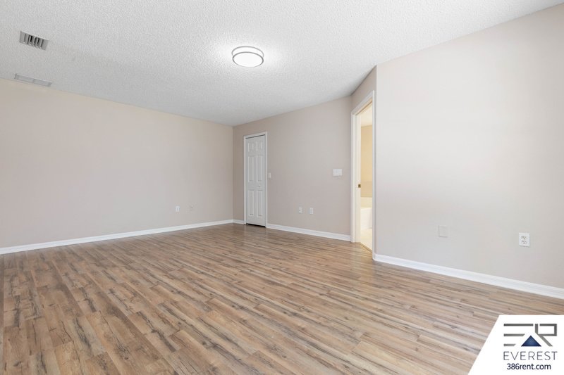 SPACIOUS 3+DEN/2/2 IN DESIRABLE LEHIGH WOODS property image