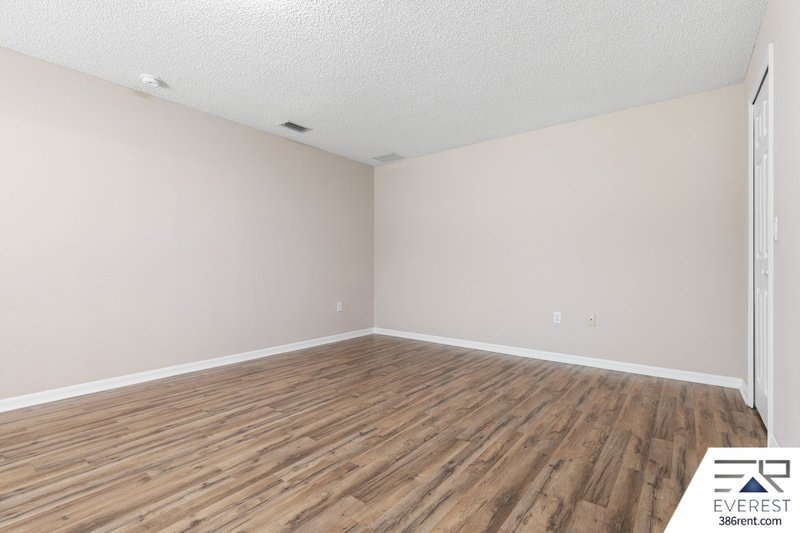 SPACIOUS 3+DEN/2/2 IN DESIRABLE LEHIGH WOODS property image