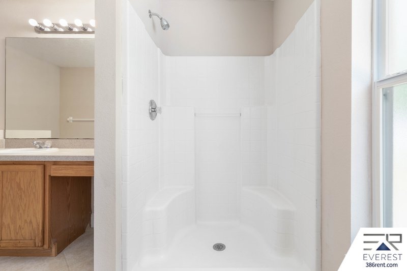 SPACIOUS 3+DEN/2/2 IN DESIRABLE LEHIGH WOODS property image