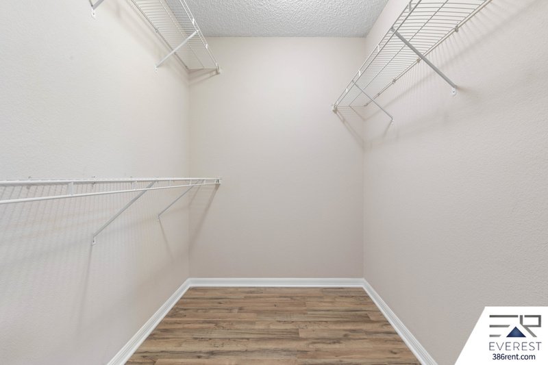 SPACIOUS 3+DEN/2/2 IN DESIRABLE LEHIGH WOODS property image