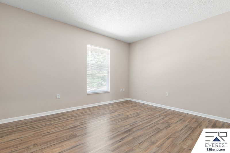 SPACIOUS 3+DEN/2/2 IN DESIRABLE LEHIGH WOODS property image