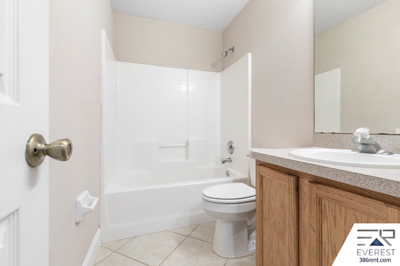 SPACIOUS 3+DEN/2/2 IN DESIRABLE LEHIGH WOODS property image