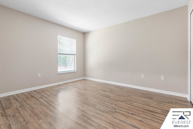 SPACIOUS 3+DEN/2/2 IN DESIRABLE LEHIGH WOODS property image