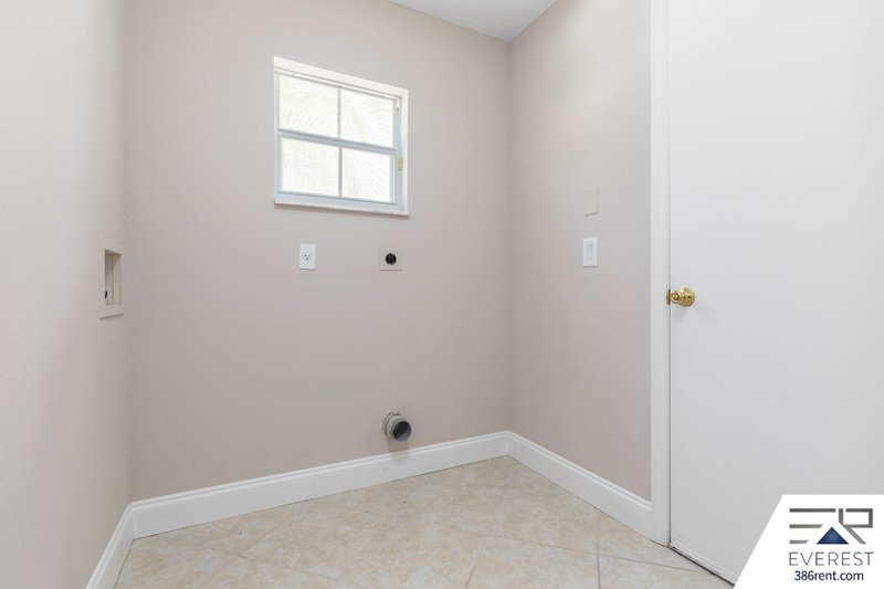 SPACIOUS 3+DEN/2/2 IN DESIRABLE LEHIGH WOODS property image