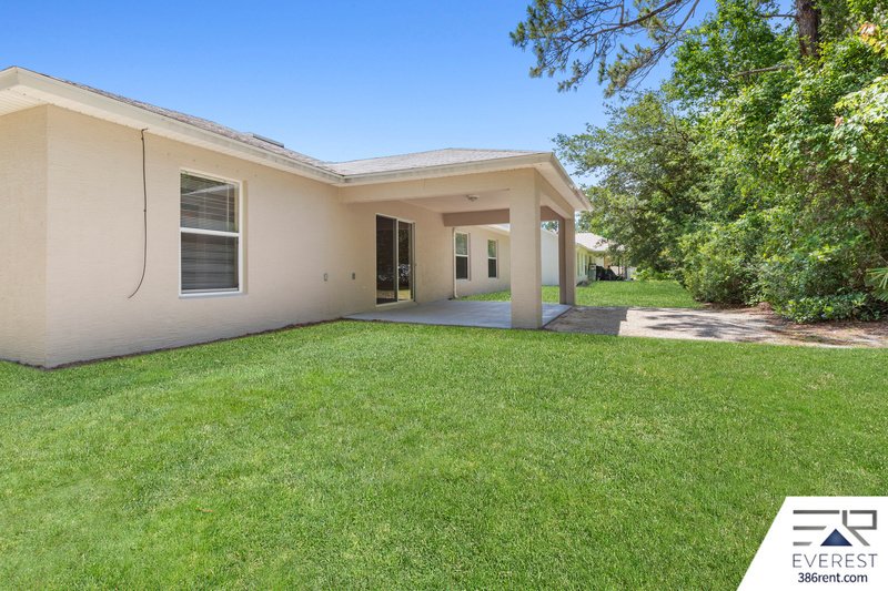 SPACIOUS 3+DEN/2/2 IN DESIRABLE LEHIGH WOODS property image