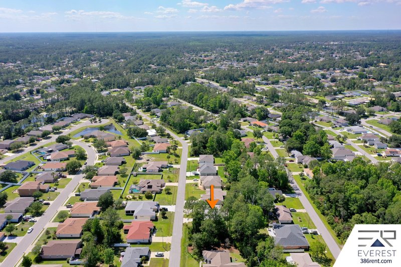 SPACIOUS 3+DEN/2/2 IN DESIRABLE LEHIGH WOODS property image