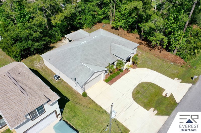 SPACIOUS 3+DEN/2/2 IN DESIRABLE LEHIGH WOODS property image