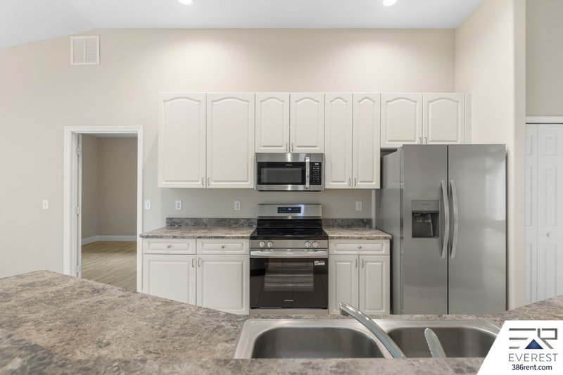 NEWLY REMODELED, FULLY FENCED 3/2/2 ON A CUL DE SAC IN PINE LAKES property image