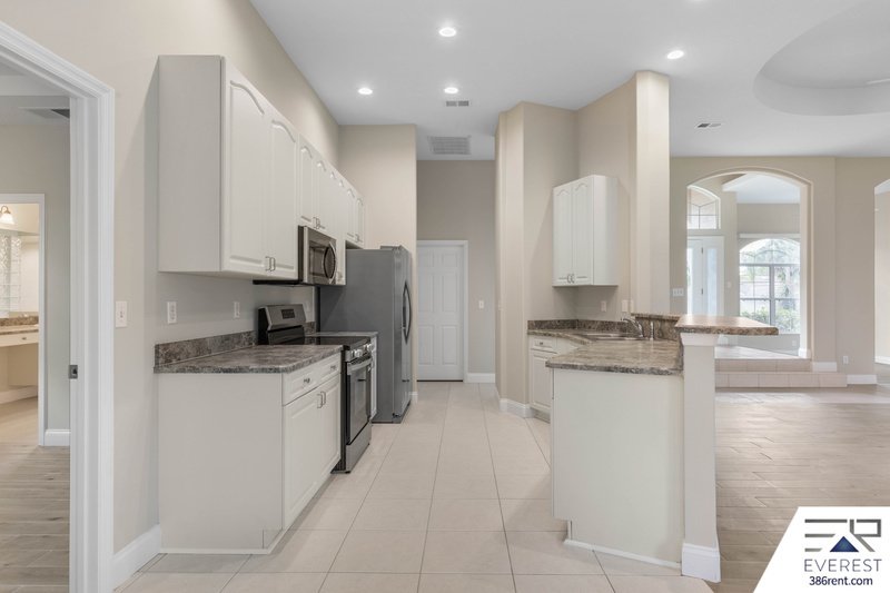 NEWLY REMODELED, FULLY FENCED 3/2/2 ON A CUL DE SAC IN PINE LAKES property image