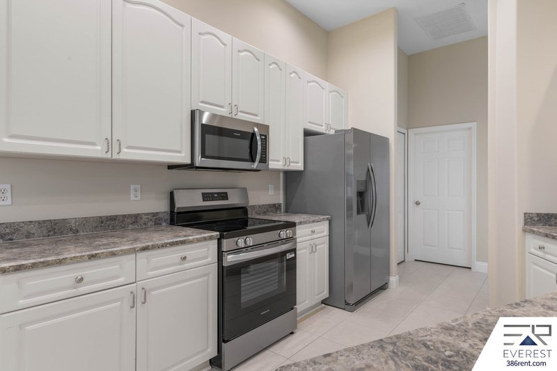 NEWLY REMODELED, FULLY FENCED 3/2/2 ON A CUL DE SAC IN PINE LAKES property image