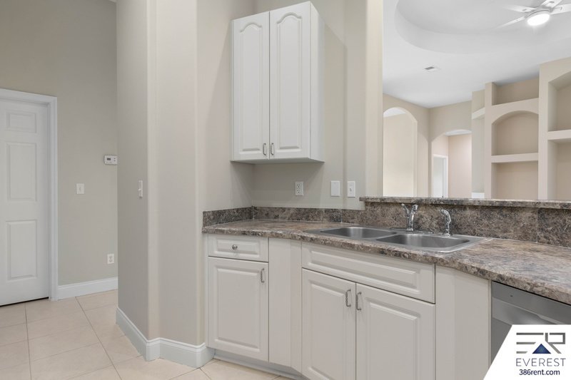 NEWLY REMODELED, FULLY FENCED 3/2/2 ON A CUL DE SAC IN PINE LAKES property image