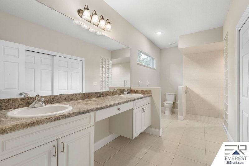 NEWLY REMODELED, FULLY FENCED 3/2/2 ON A CUL DE SAC IN PINE LAKES property image