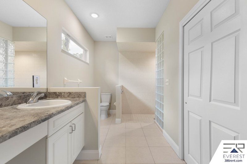 NEWLY REMODELED, FULLY FENCED 3/2/2 ON A CUL DE SAC IN PINE LAKES property image