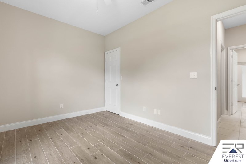 NEWLY REMODELED, FULLY FENCED 3/2/2 ON A CUL DE SAC IN PINE LAKES property image