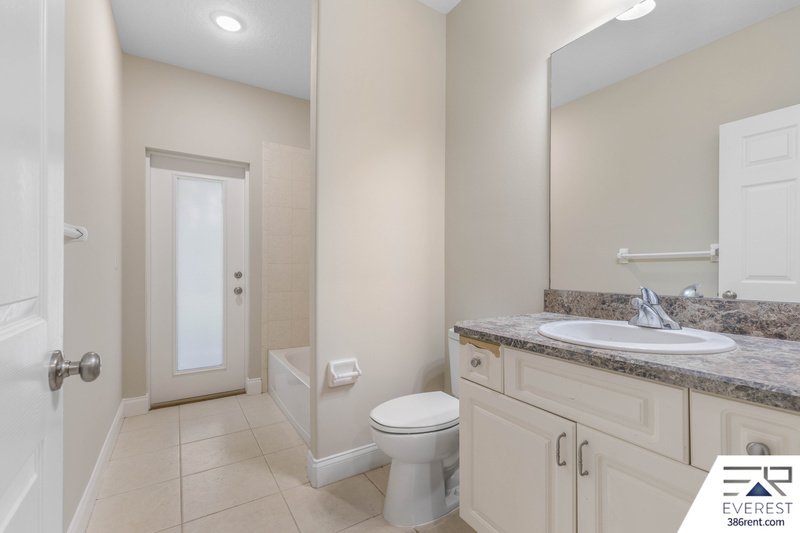 NEWLY REMODELED, FULLY FENCED 3/2/2 ON A CUL DE SAC IN PINE LAKES property image