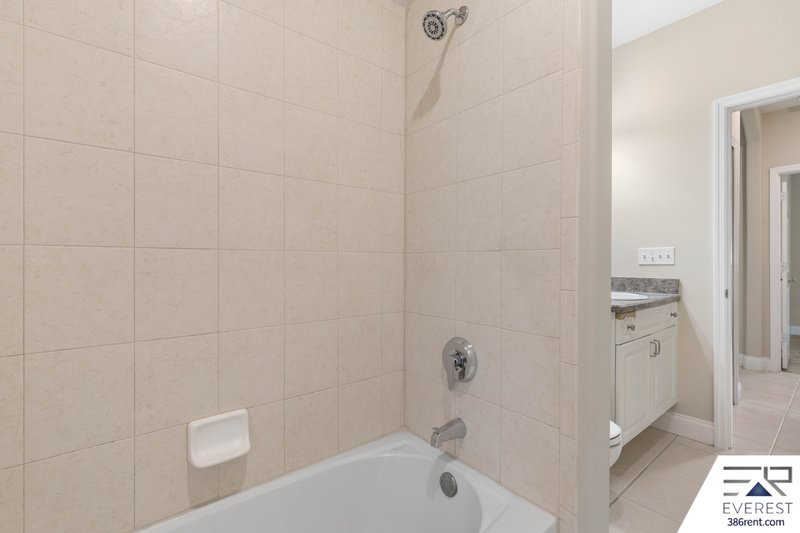 NEWLY REMODELED, FULLY FENCED 3/2/2 ON A CUL DE SAC IN PINE LAKES property image