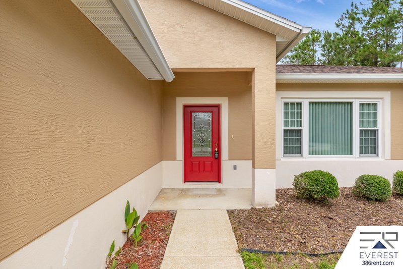 3/2/2 POOL HOME IN POPULAR PINE GROVE property image