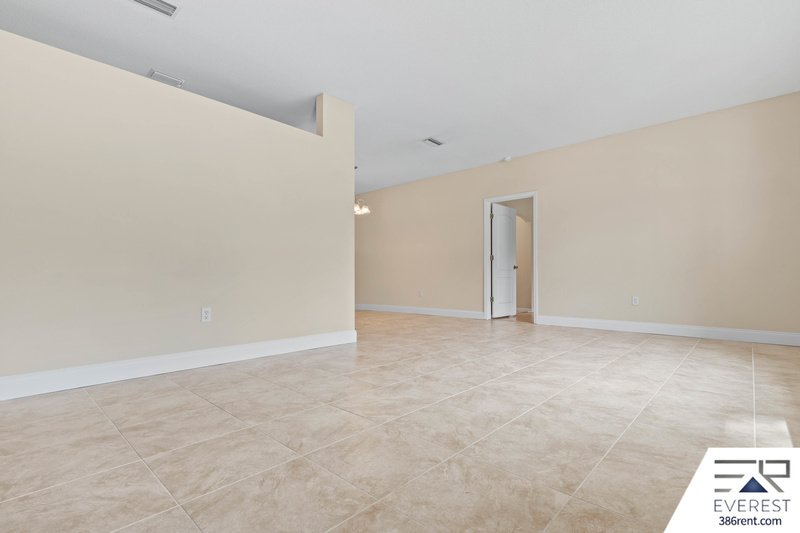 3/2/2 POOL HOME IN POPULAR PINE GROVE property image