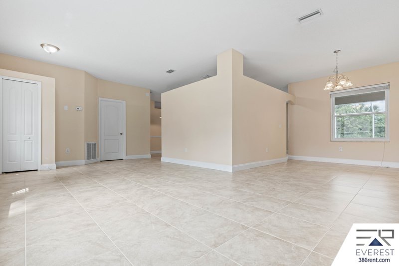 3/2/2 POOL HOME IN POPULAR PINE GROVE property image