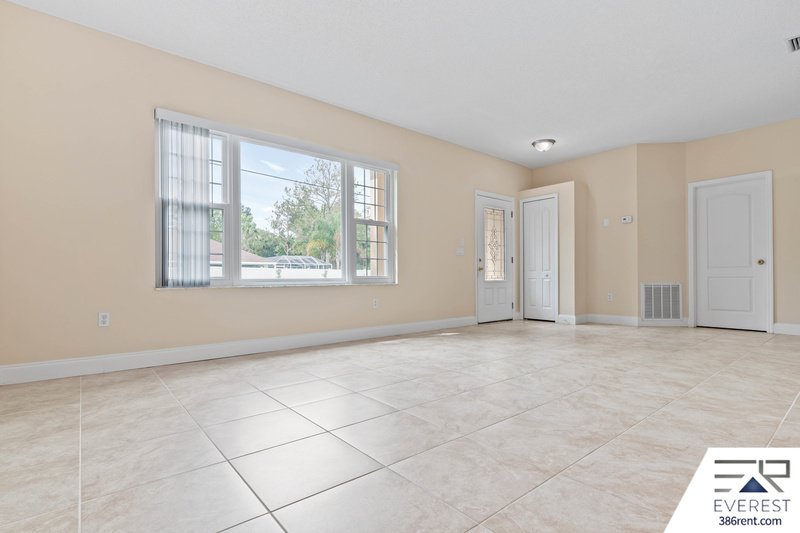 3/2/2 POOL HOME IN POPULAR PINE GROVE property image