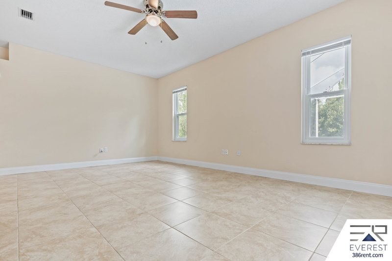 3/2/2 POOL HOME IN POPULAR PINE GROVE property image