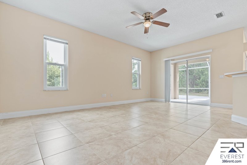 3/2/2 POOL HOME IN POPULAR PINE GROVE property image