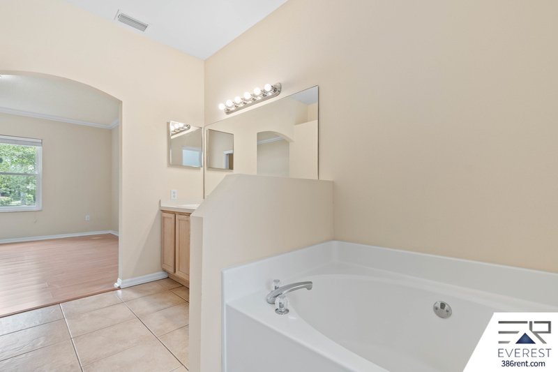 3/2/2 POOL HOME IN POPULAR PINE GROVE property image