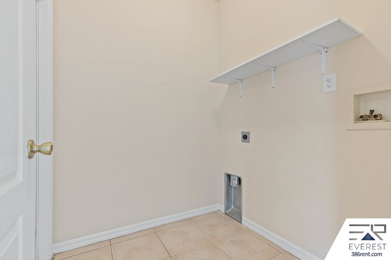 3/2/2 POOL HOME IN POPULAR PINE GROVE property image