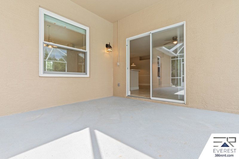 3/2/2 POOL HOME IN POPULAR PINE GROVE property image