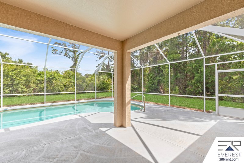 3/2/2 POOL HOME IN POPULAR PINE GROVE property image