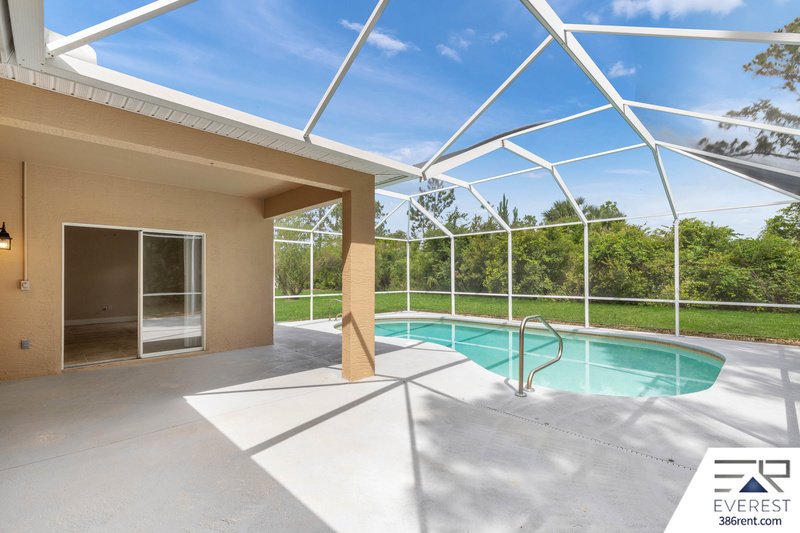 3/2/2 POOL HOME IN POPULAR PINE GROVE property image