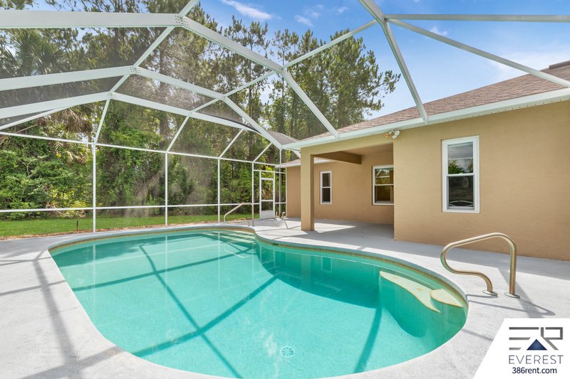 3/2/2 POOL HOME IN POPULAR PINE GROVE property image
