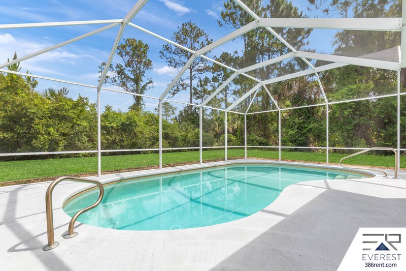 3/2/2 POOL HOME IN POPULAR PINE GROVE property image